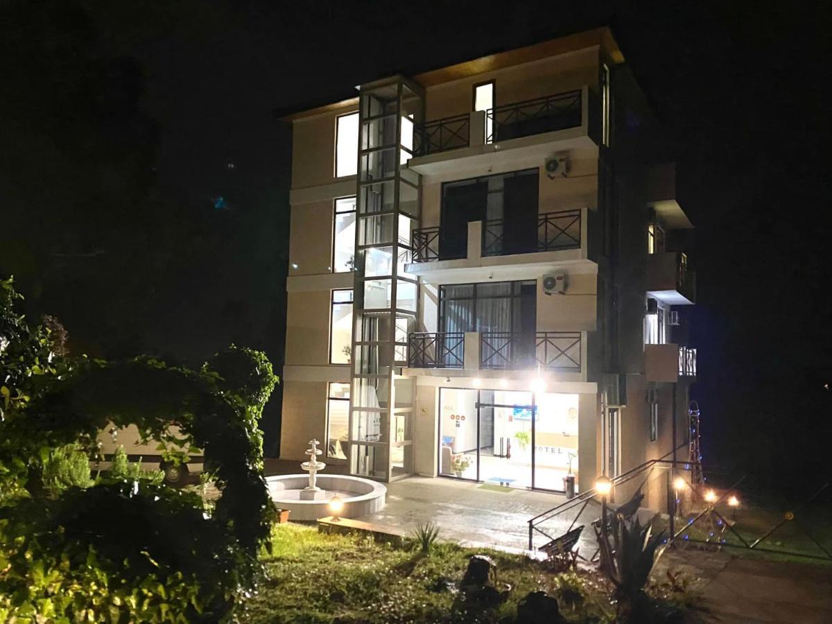 Vita Gardenia Hotel Tsqaltubo Exteriör bild
